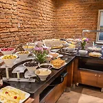 Grand Aras & Hotel