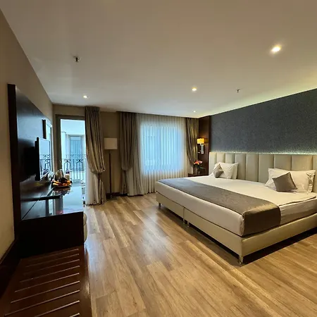 Hotel Grand Aras & 4*