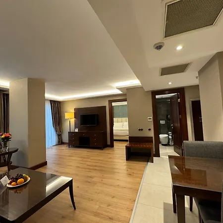 Grand Aras & Hotel