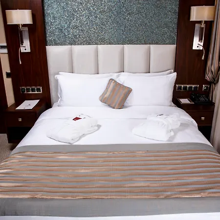 وأجنحة غراند أراس