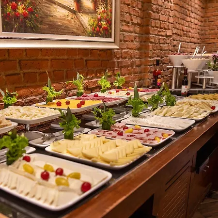 Hotel Grand Aras &