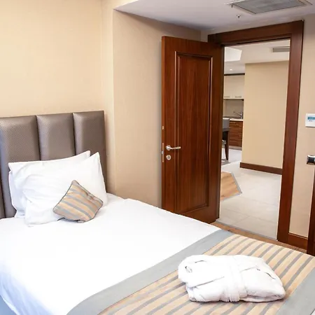 Hotel Grand Aras & 4*