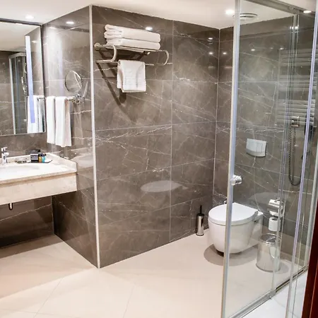 Hotel Grand Aras & 4*